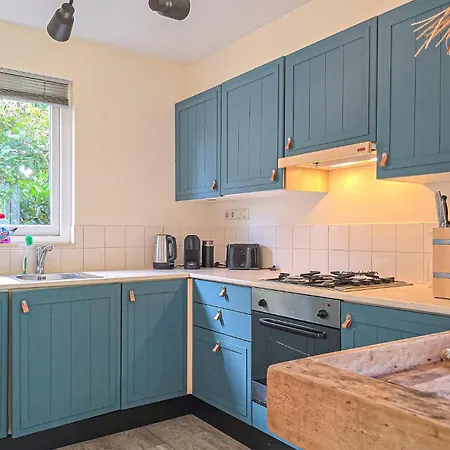 2 Bedroom Beautiful In *