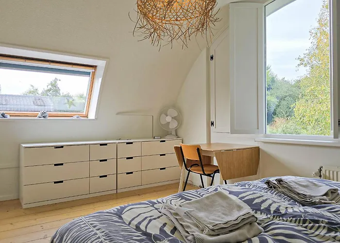 2 Bedroom Beautiful In *